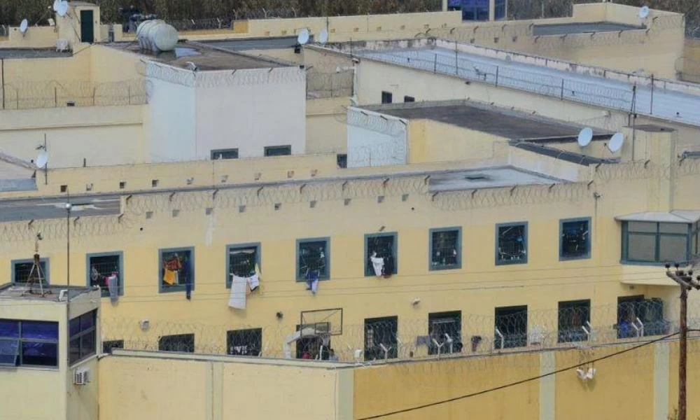 Φυλακές Ναυπλίου: Η αιφνιδιαστική έρευνα έβγαλε "λαβράκια" - Βρέθηκαν ναρκωτικά, μαχαίρι και κινητά τηλέφωνα